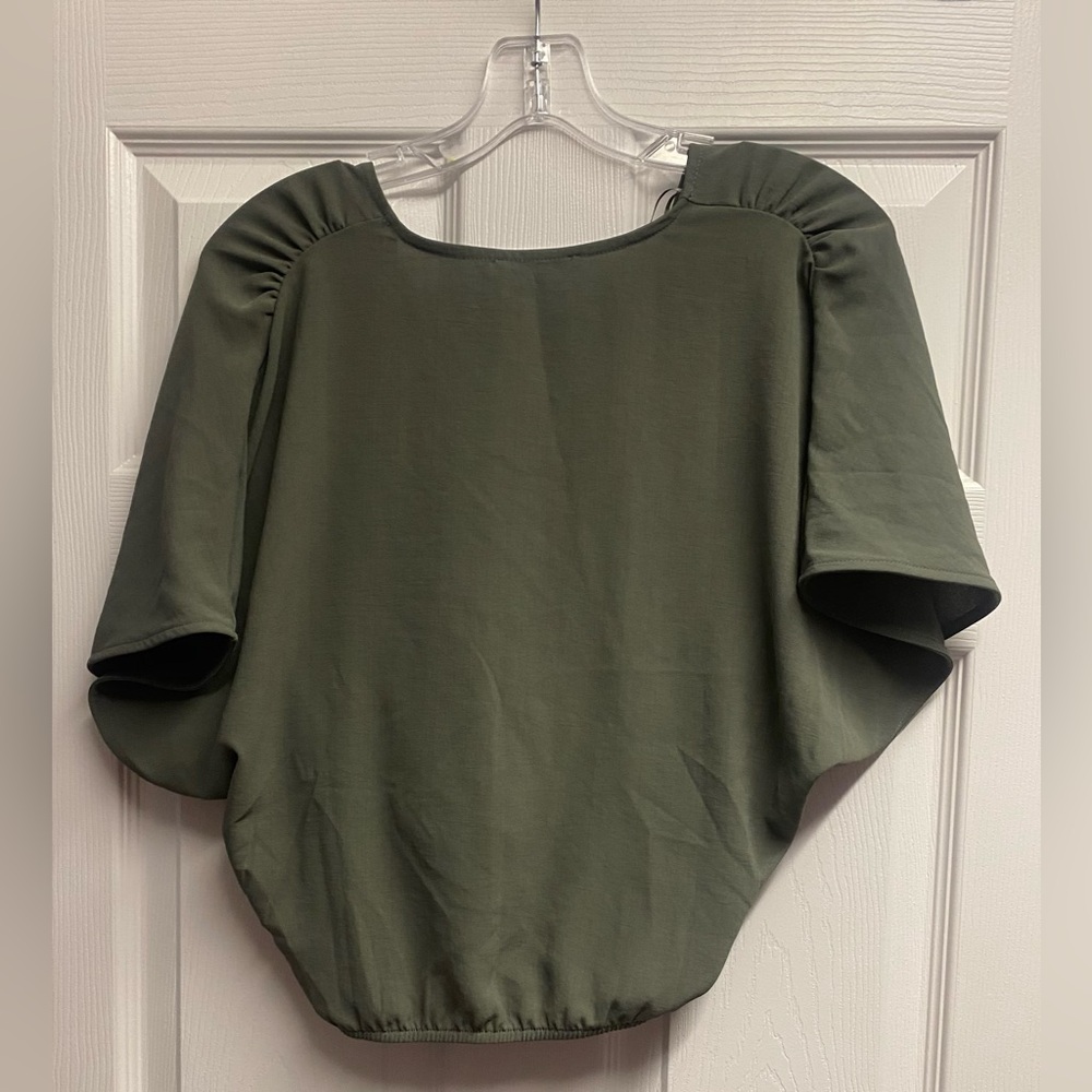 **SOLD**Zara NWT Olive Green Cropped Top Size Small - Picture 3 of 3